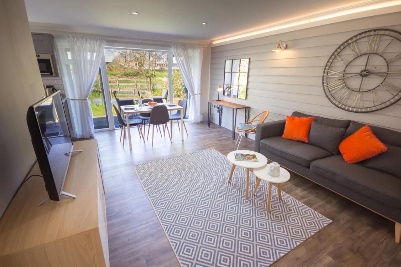 The Lakes Rookley Zewnętrze zdjęcie A staged living room